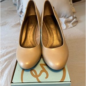 Size 9 LifeStride 2” Dress Pump - Nude